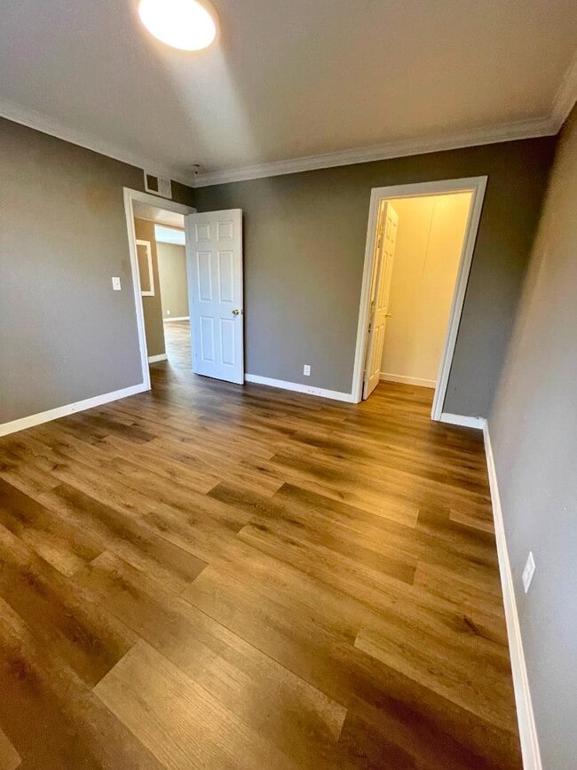 Photo - 2421 Country Club Blvd