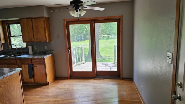 Photo - For Rent 5 Bed, 2 Bath, 2 stall garage, single family home