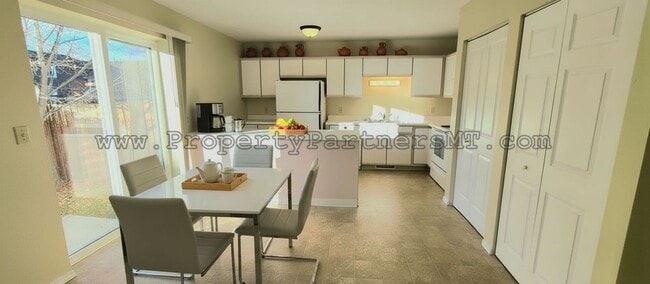 Building Photo - 305 Prairie Ave Unit 307 Prairie