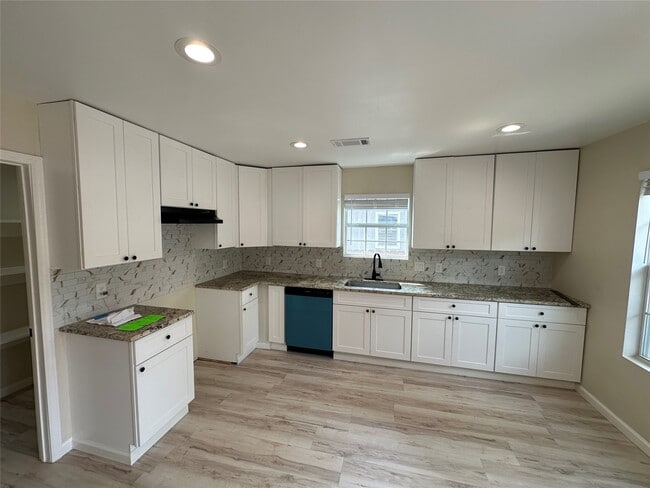 Photo - 5910 E Houston Rd