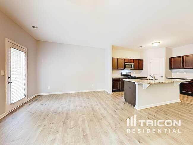 Photo - 3323 Lowland Dr