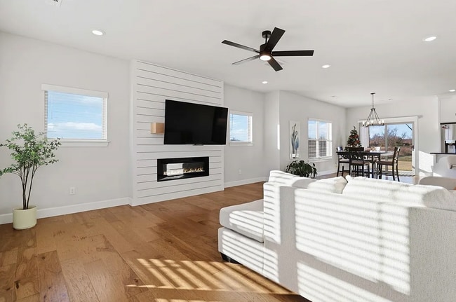 Photo - 1271 Bootleg Rd