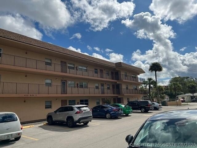 Building Photo - 4191 NW 26th St Unit 354