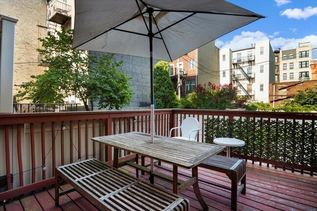 Building Photo - 120 Willow Ave Unit 1L Rental