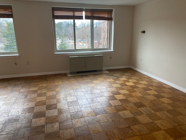 Living Room - 3000 Spout Run Pkwy Unit #D-506