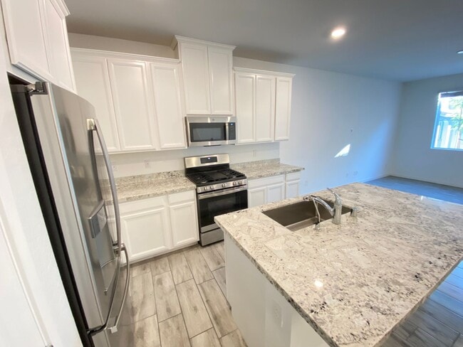 Photo - Gorgeous 2Bed/2.5Bath/2Car Townhome located in Gated Community in Henderson