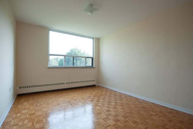 Photo - 1 bedroom in the heart of Port Credit-Mississauga with panoramic views Unit 1 Bedroom-Standard