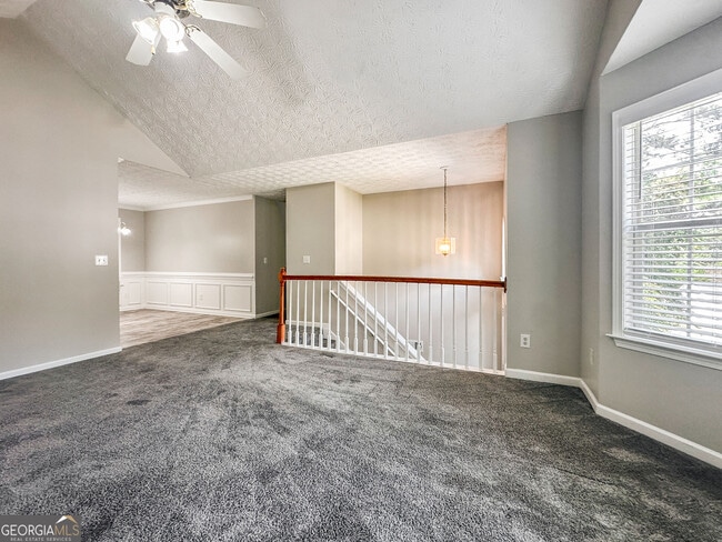 335 Paradise Dr