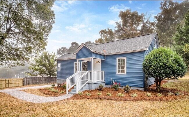 Photo - 129 Hansard Dr