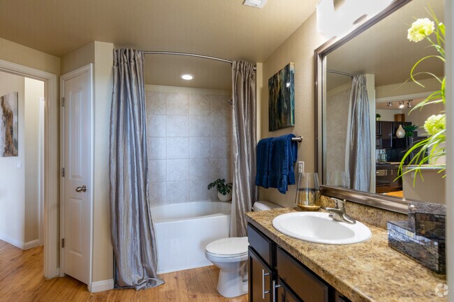 1HAB, 1BA - Baño - Queenston Manor