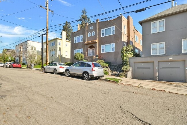 Building Photo - 1565-1579 Arch Street Unit 1571