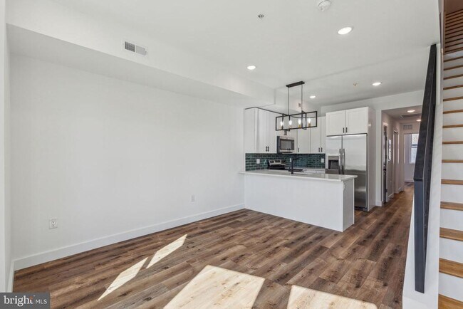 Photo - 415 W York St