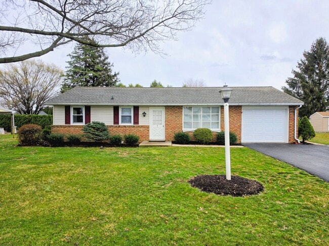 Building Photo - 2 Colonial Ave