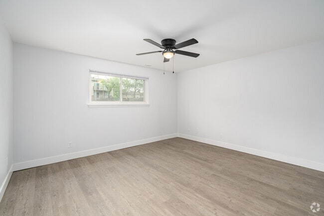 2BR, 1.5BA - 975SF - Living Room