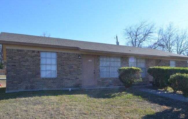 Building Photo - Reduced price!