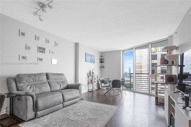 Photo - 335 S Biscayne Blvd Unit 3402