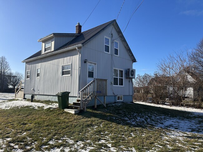 Photo - 981 Callbeck St