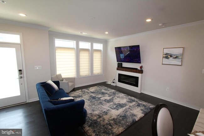 Photo - 43197 Mongold Square