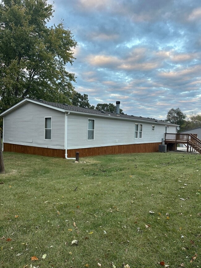 Photo - 888 Schaper Rd