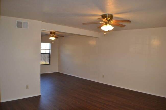 Photo - 1515 Bandera Dr