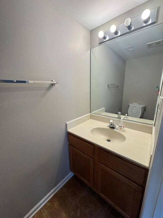 Photo - 689 E Whispering Oaks Ct