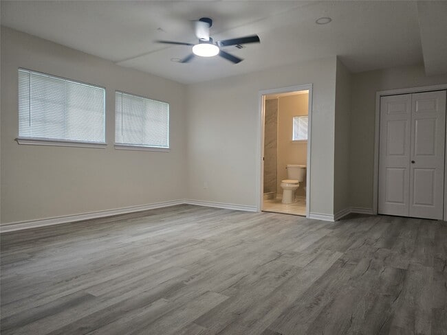 Photo - 10518 Royal Oaks Dr