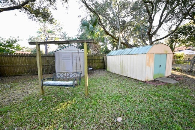 Photo - 305 Okaloosa Rd NE