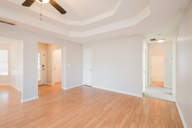 Photo - 135 Branchwood Dr