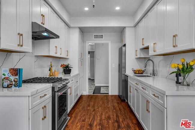 Photo - 125 N Gale Dr House