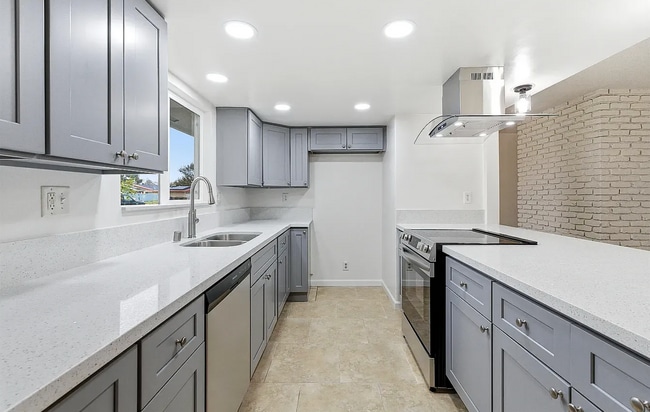 Photo - 179 W Hazelwood Dr