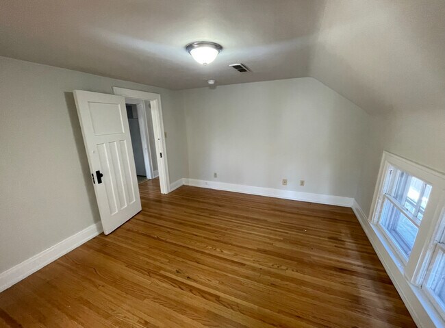 Photo - 188 Winspear Ave Unit Upper