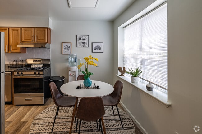 2BR, 2BA - 1,075SF - Dining Room
