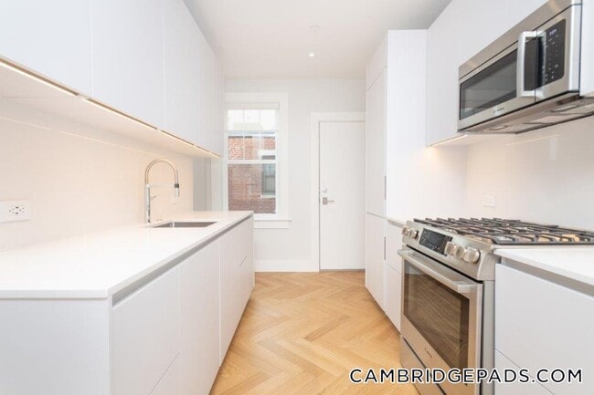 Building Photo - 19A Forest St