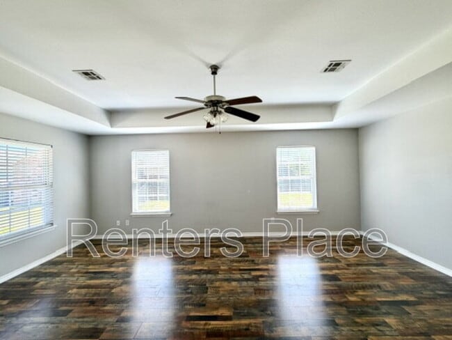 Photo - 2102 Greenbrier Ct