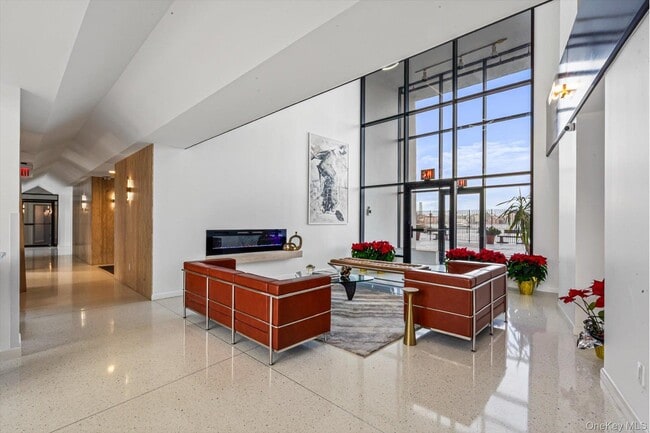 Photo - 25-40-40 Shore Blvd Unit 19E