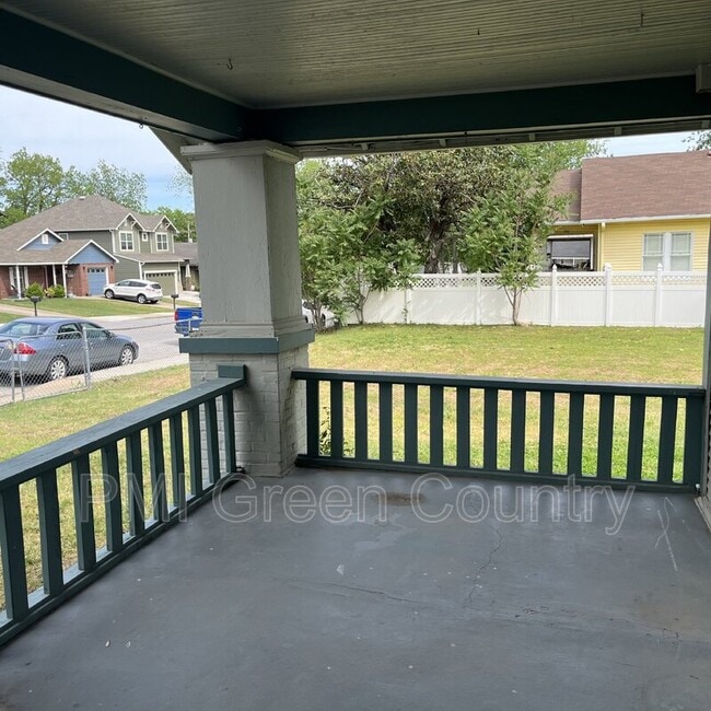 Photo - 1147 N Main St