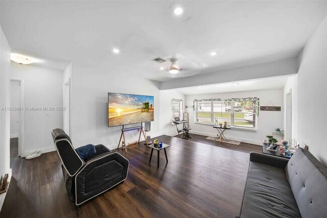 Photo - 600 SW 10th St