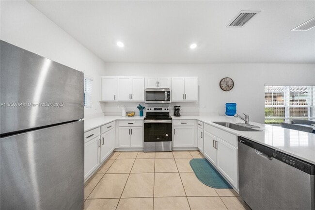 Photo - 425 NE 1st Ave