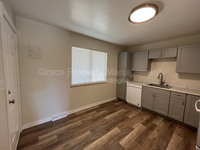 Photo - 543 S 1st Way
