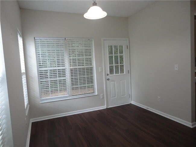 Photo - 1715 Crestwell Ln SW