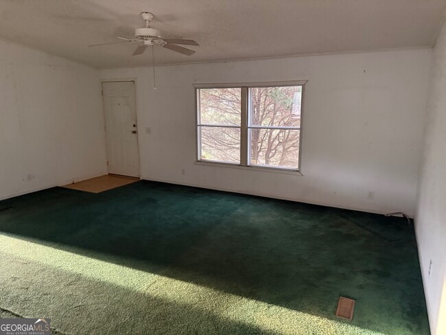 Photo - 415 McIntosh Trail