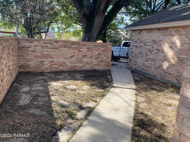 Photo - 32 Audubon Oaks Blvd