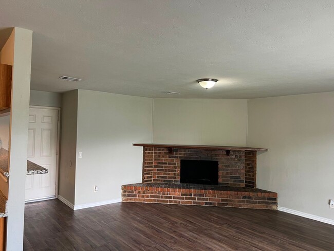 Photo - Perfect Size Single-Family Home in Hockley!