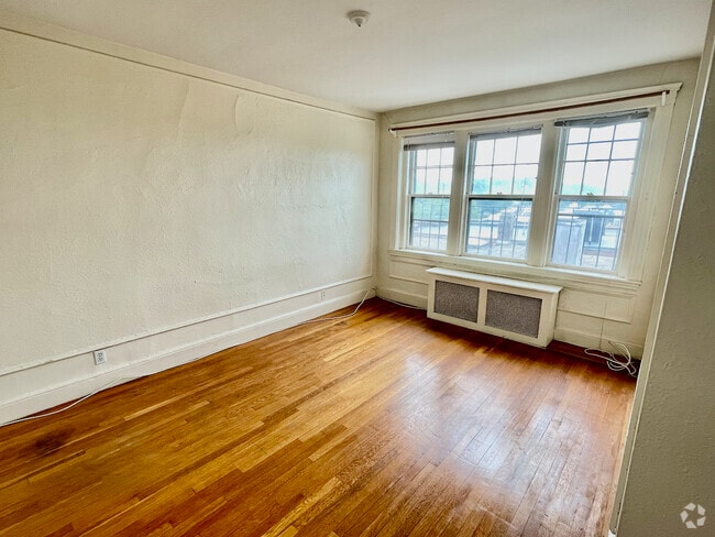 Building Photo - 2009 Commonwealth Ave Rental