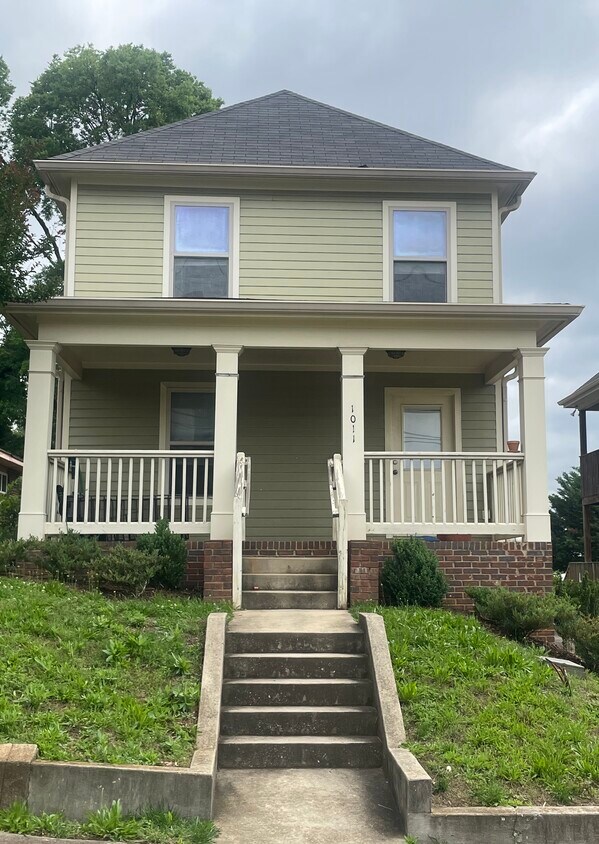 Photo - 1011 Oak Street