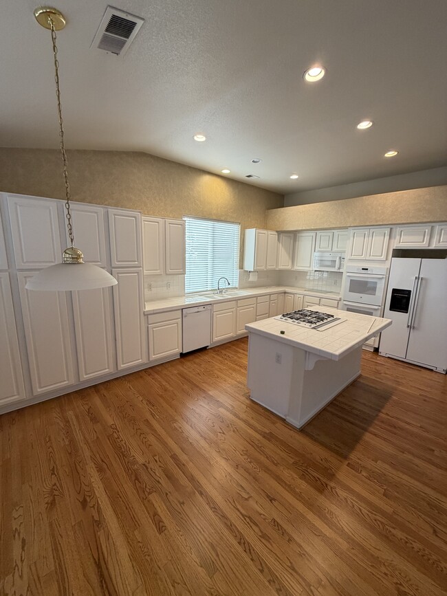 Photo - 4891 Foxcreek Trail