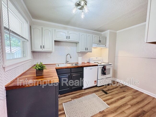 Photo - 3222 Selma Ave