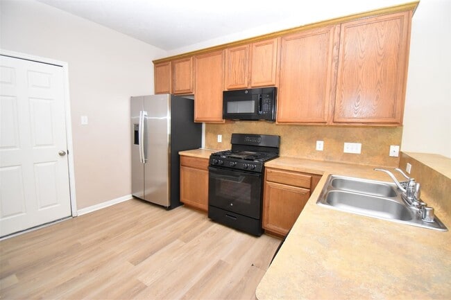 Photo - 611 Chase More Ct