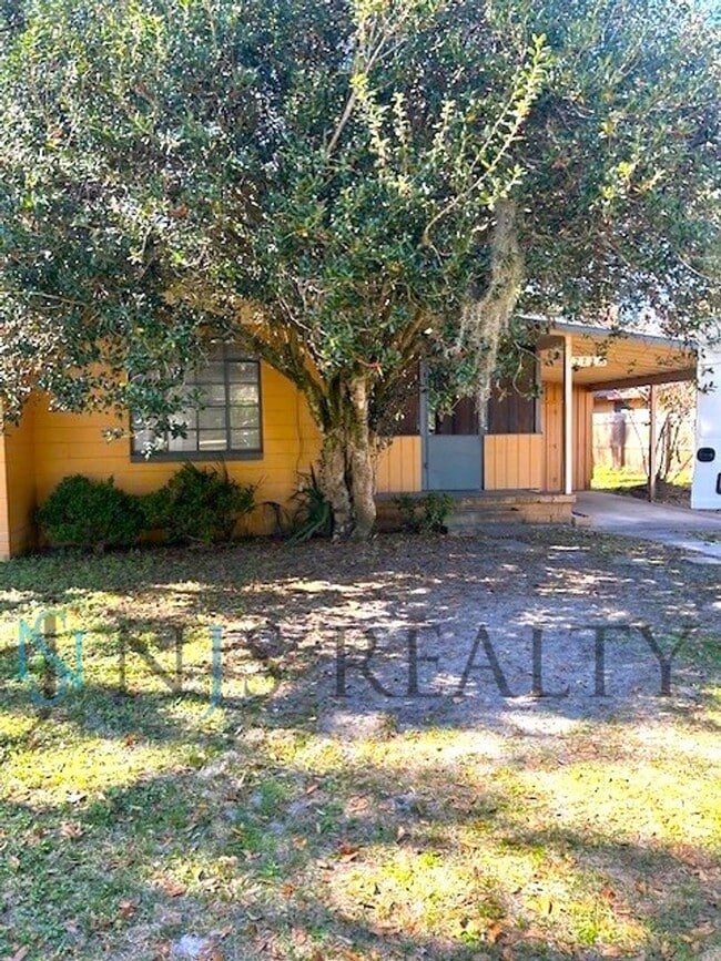 Photo - BEAUTIFULLY UPDATED 3/1 889sq ft home. with upgraded kitchen & bath & covered parking!!