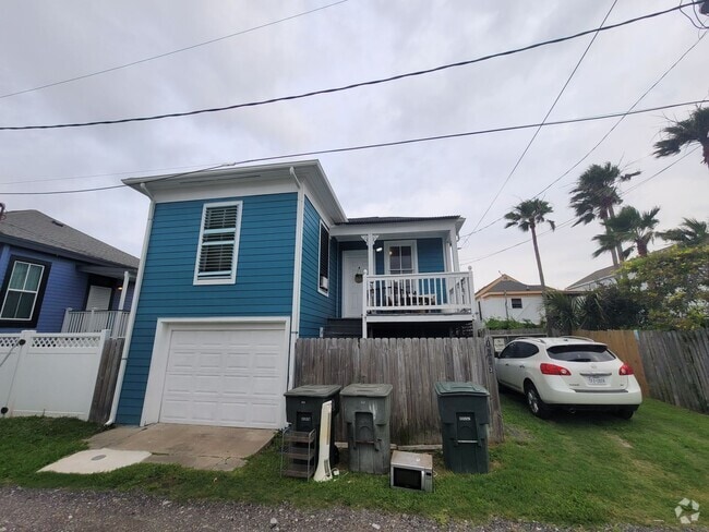 Building Photo - 1623 Ursuline St Unit 1623 ave. N 1/2 (rear) Rental